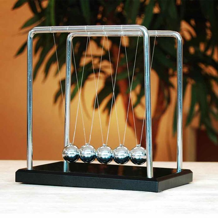 Giant Newtons Cradle